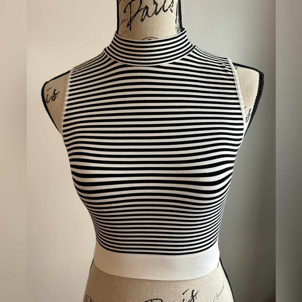 Bebe P/S crop top white and black striped sleeveless top cut out back mock neck
